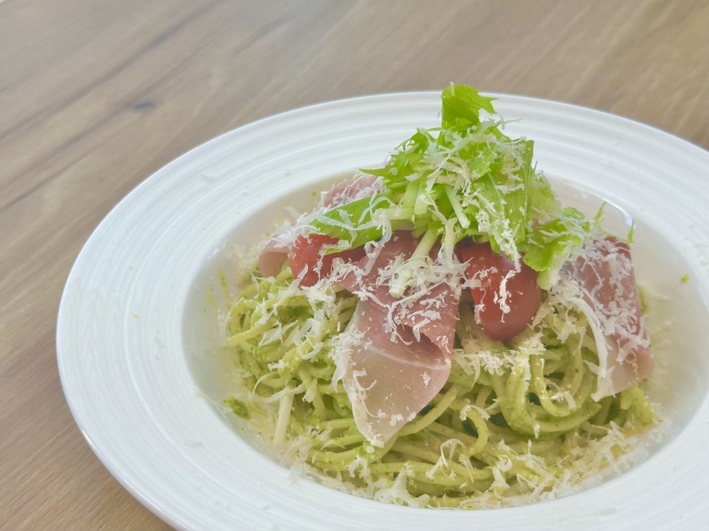 水菜と自家製生ハムのジェノベーゼ冷製パスタ
1,210円（税込）