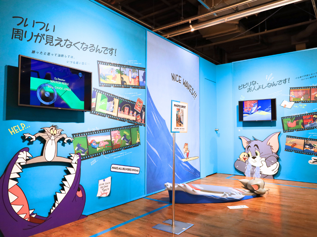 トムの背中に乗って波乗りをしている写真が撮れるフォトスポット。