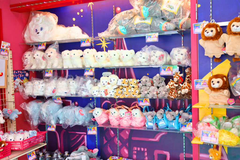 ショーに出演するかわいい動物たちのぬいぐるみを中心にサーカスの雰囲気を盛り上げるグッズがたくさん♪