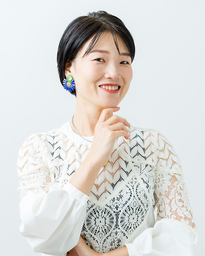 メイク講師も務めるアーティストのかみやみさこさん